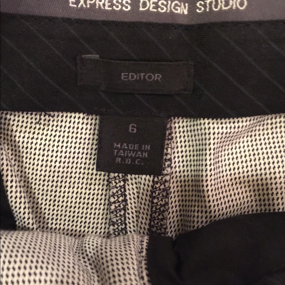 Express Shorts - Picture 2 of 2